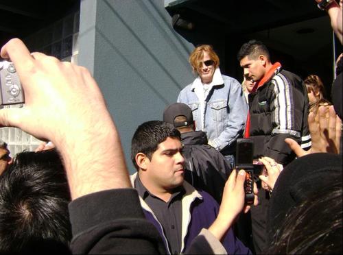 mustaine saliendo de la rock and pop